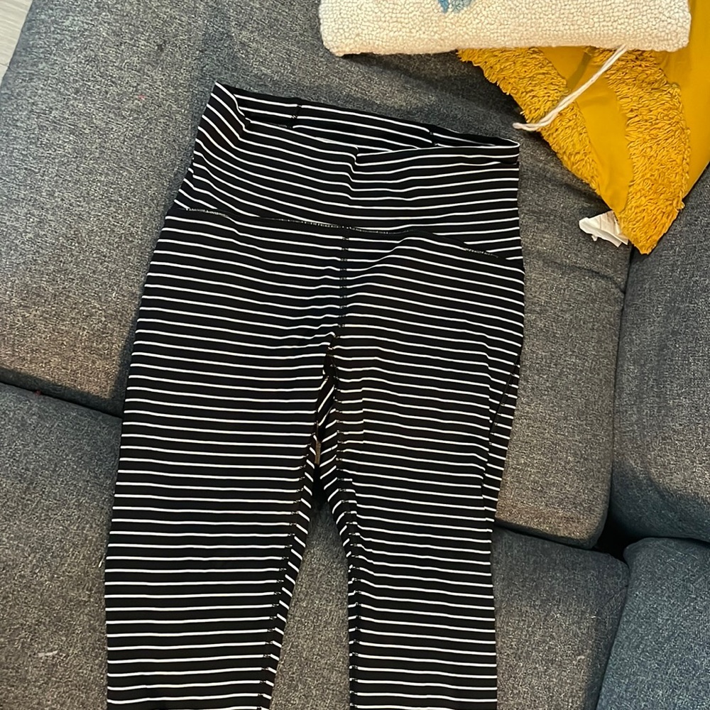 Lululemon size 8 black and white stripped leggings